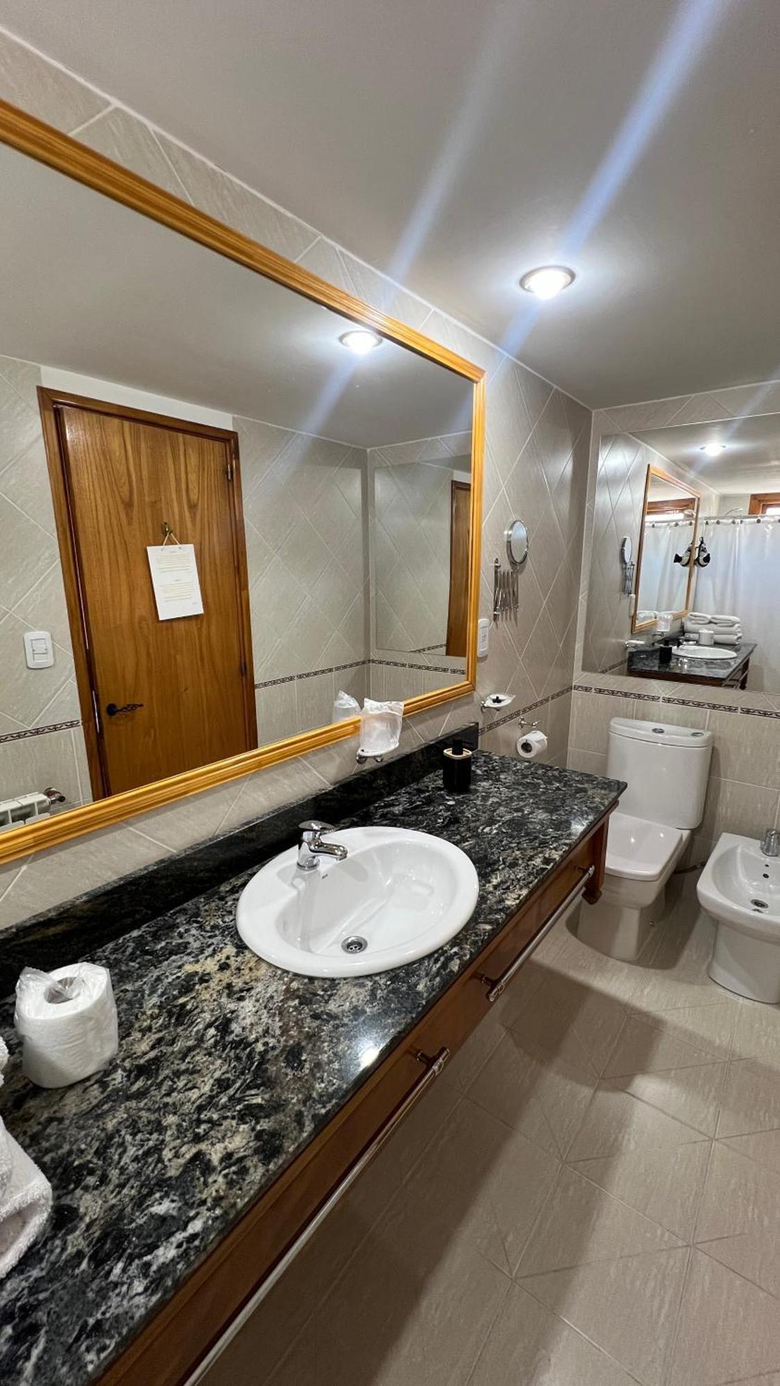 Hotel Y Cabanas Casa De Piedra Trevelín Eksteriør bilde